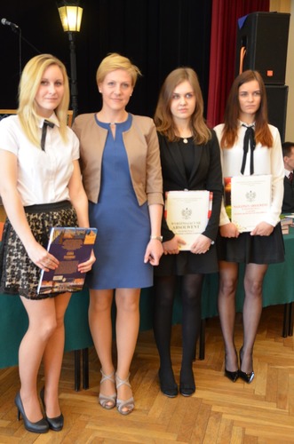 Tuchola: ZSLiA ze świadectwami w ręku - ZDJĘCIA