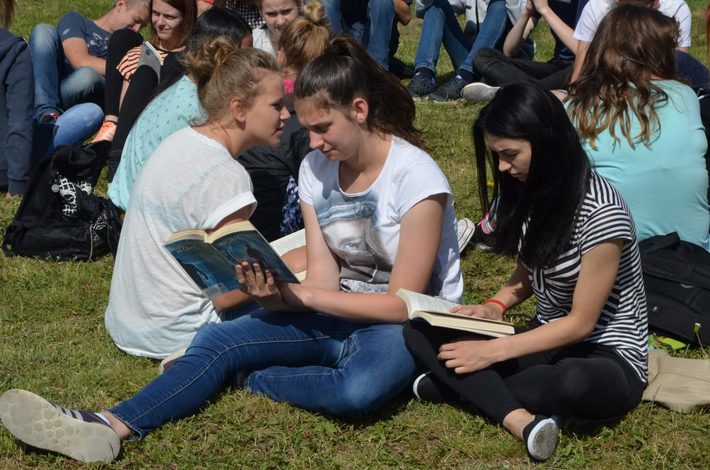 Tuchola: Gimnazjaliści bili rekord - ZDJĘCIA