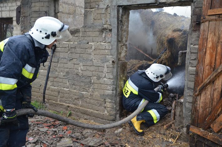 Gmina Kęsowo: Piorun uderzył w budynek. Pożar - ZDJĘCIA