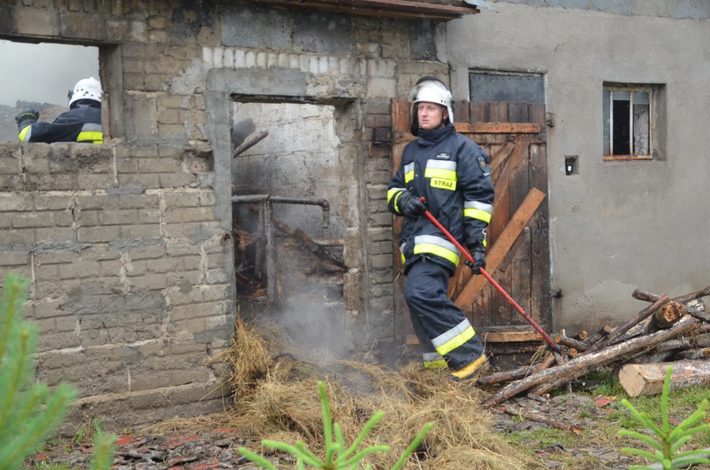 Gmina Kęsowo: Piorun uderzył w budynek. Pożar - ZDJĘCIA