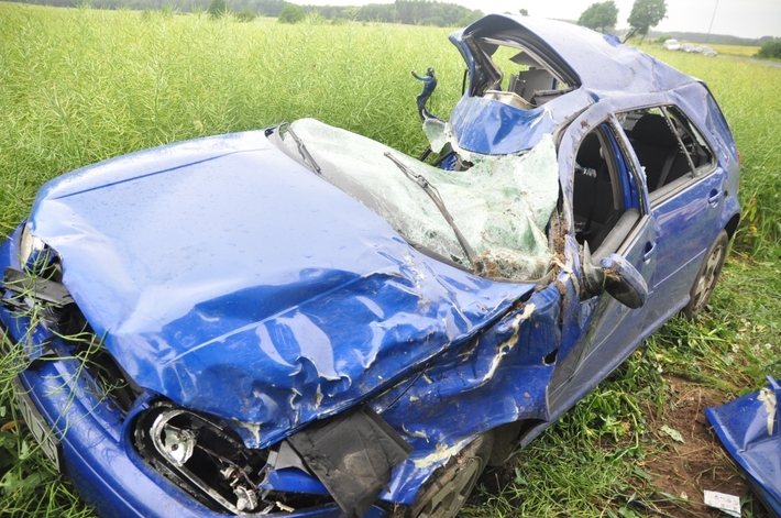 Bysław-Lubiewo: Wypadł z drogi i uderzył w drzewo - ZDJĘCIA