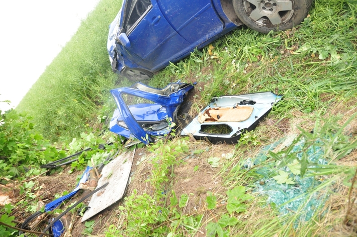 Bysław-Lubiewo: Wypadł z drogi i uderzył w drzewo - ZDJĘCIA