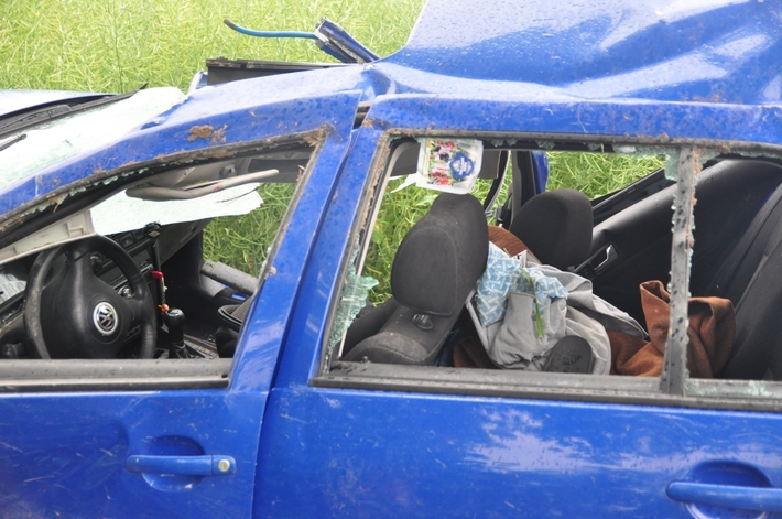 Bysław-Lubiewo: Wypadł z drogi i uderzył w drzewo - ZDJĘCIA