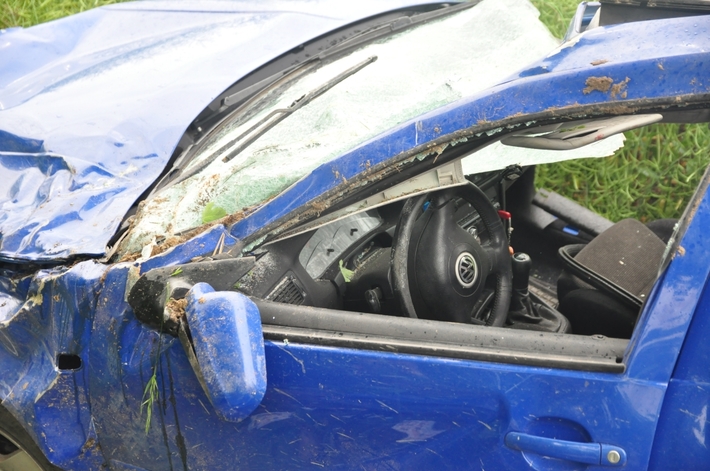 Bysław-Lubiewo: Wypadł z drogi i uderzył w drzewo - ZDJĘCIA