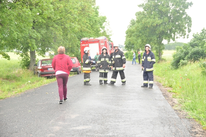 Bysław-Lubiewo: Wypadł z drogi i uderzył w drzewo - ZDJĘCIA