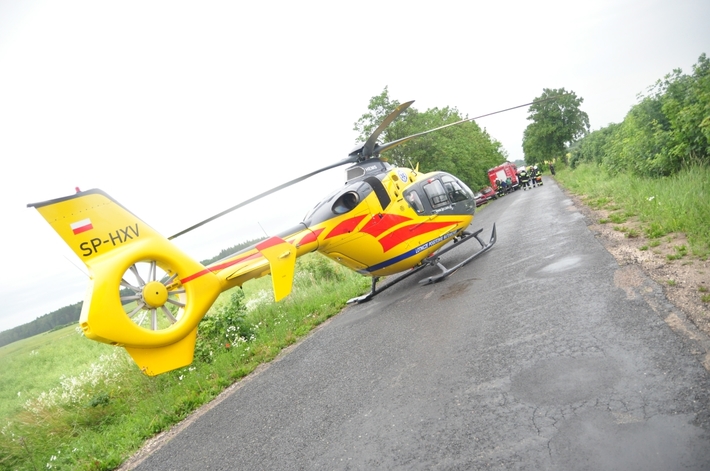 Bysław-Lubiewo: Wypadł z drogi i uderzył w drzewo - ZDJĘCIA