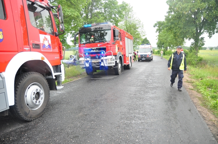 Bysław-Lubiewo: Wypadł z drogi i uderzył w drzewo - ZDJĘCIA