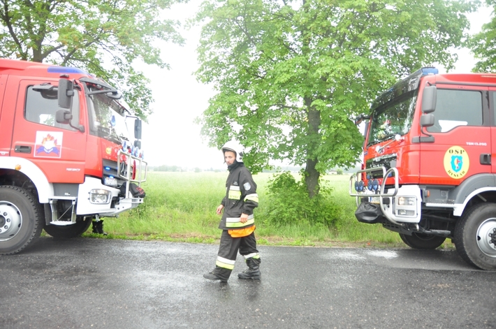 Bysław-Lubiewo: Wypadł z drogi i uderzył w drzewo - ZDJĘCIA