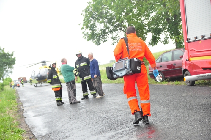 Bysław-Lubiewo: Wypadł z drogi i uderzył w drzewo - ZDJĘCIA