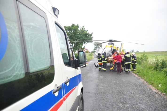 Bysław-Lubiewo: Wypadł z drogi i uderzył w drzewo - ZDJĘCIA