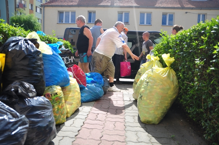 Zbieramy nakrętki dla Karoliny - ZDJĘCIA