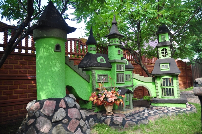 Zbudował swoją Wieżę Eiffla i Statuę Wolności! - ZDJĘCIA