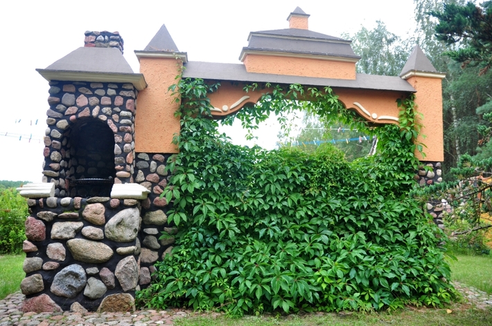 Zbudował swoją Wieżę Eiffla i Statuę Wolności! - ZDJĘCIA