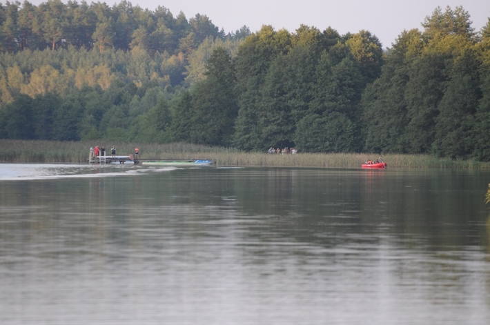 Znaleziono zwłoki w jeziorze w Raciążu - AKTUALIZACJA / ZDJĘCIA