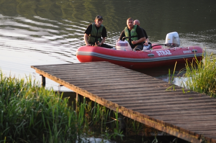 Znaleziono zwłoki w jeziorze w Raciążu - AKTUALIZACJA / ZDJĘCIA