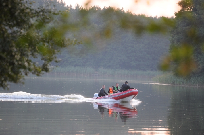 Znaleziono zwłoki w jeziorze w Raciążu - AKTUALIZACJA / ZDJĘCIA