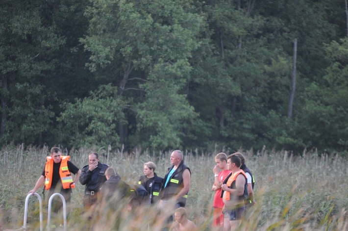 Znaleziono zwłoki w jeziorze w Raciążu - AKTUALIZACJA / ZDJĘCIA