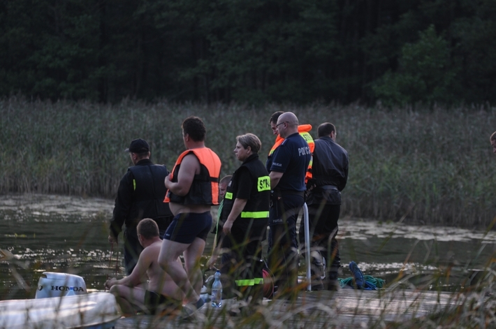 Znaleziono zwłoki w jeziorze w Raciążu - AKTUALIZACJA / ZDJĘCIA
