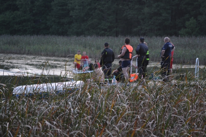 Znaleziono zwłoki w jeziorze w Raciążu - AKTUALIZACJA / ZDJĘCIA