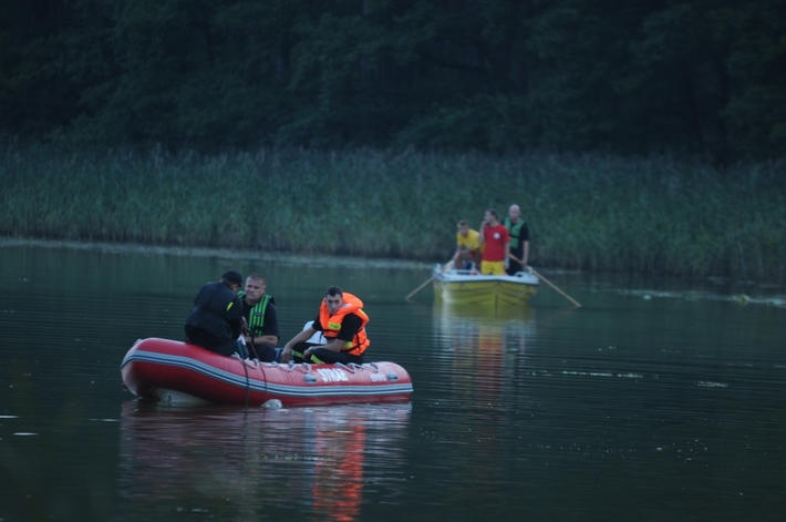 Znaleziono zwłoki w jeziorze w Raciążu - AKTUALIZACJA / ZDJĘCIA