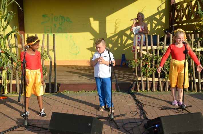 Wielka Klonia: Wójt i starostowie częstowali chlebem - ZDJĘCIA