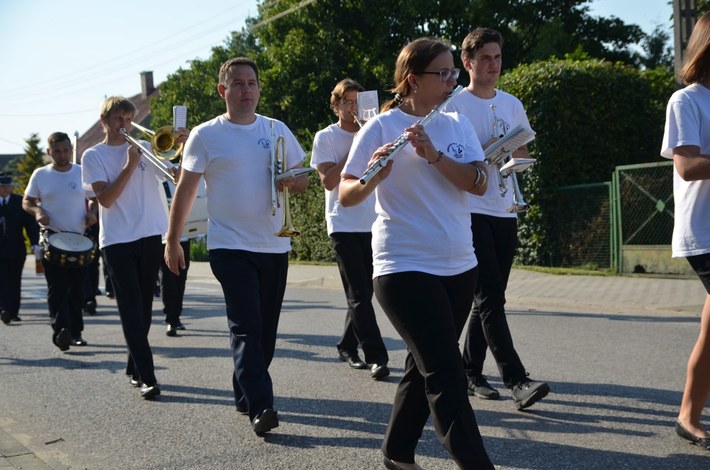 Wielka Klonia: Wójt i starostowie częstowali chlebem - ZDJĘCIA
