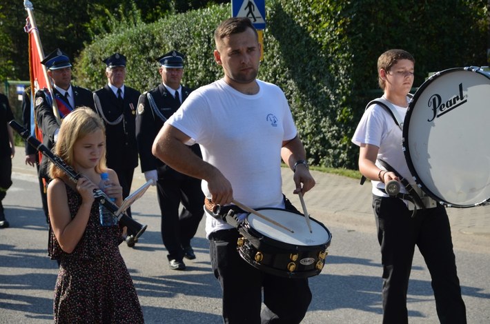 Wielka Klonia: Wójt i starostowie częstowali chlebem - ZDJĘCIA