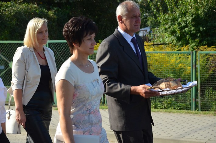 Wielka Klonia: Wójt i starostowie częstowali chlebem - ZDJĘCIA