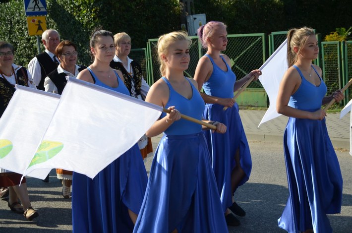 Wielka Klonia: Wójt i starostowie częstowali chlebem - ZDJĘCIA