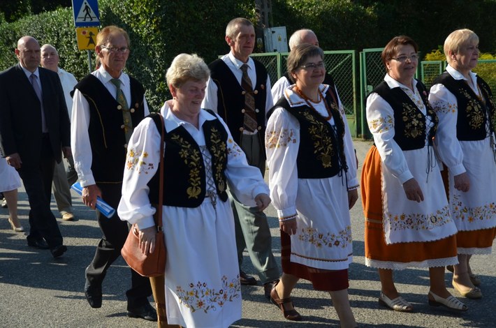 Wielka Klonia: Wójt i starostowie częstowali chlebem - ZDJĘCIA