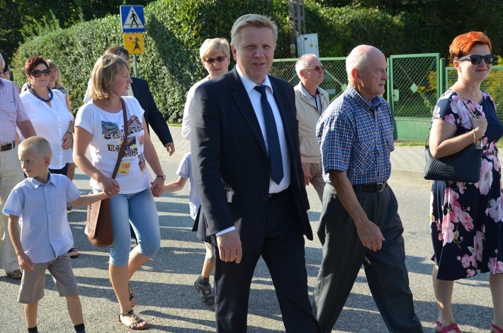 Wielka Klonia: Wójt i starostowie częstowali chlebem - ZDJĘCIA