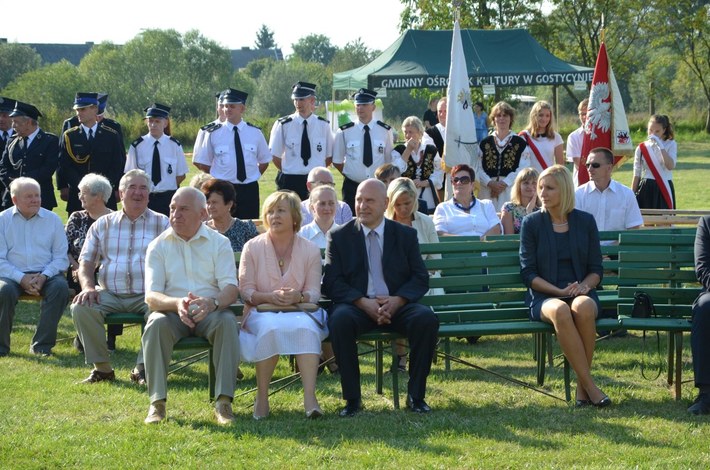 Wielka Klonia: Wójt i starostowie częstowali chlebem - ZDJĘCIA