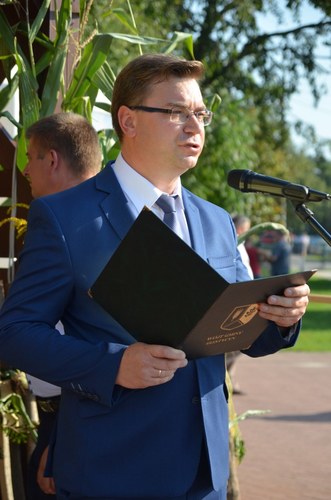 Wielka Klonia: Wójt i starostowie częstowali chlebem - ZDJĘCIA