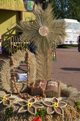 Wielka Klonia: Wójt i starostowie częstowali chlebem - ZDJĘCIA