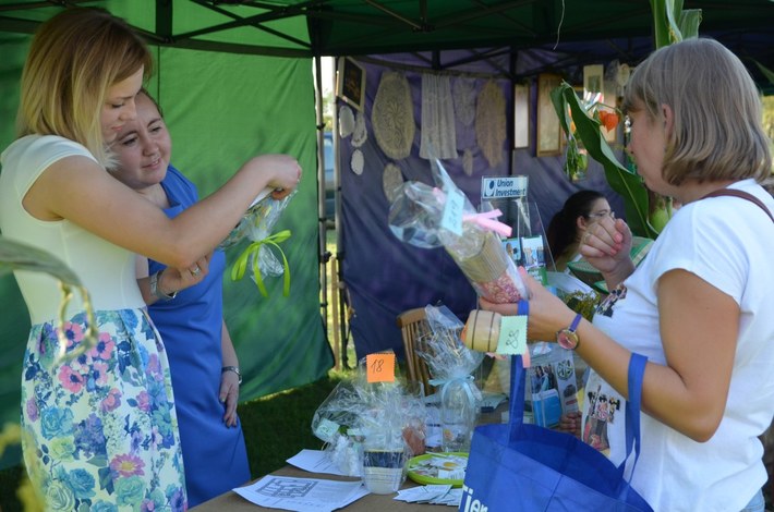 Wielka Klonia: Wójt i starostowie częstowali chlebem - ZDJĘCIA