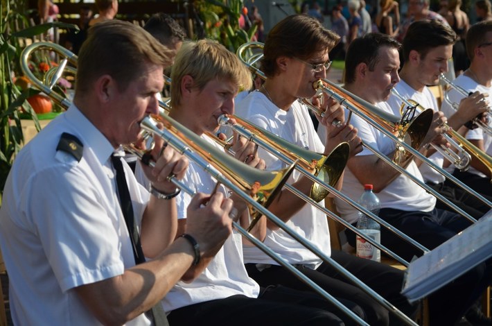 Wielka Klonia: Wójt i starostowie częstowali chlebem - ZDJĘCIA