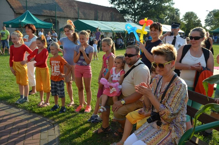 Wielka Klonia: Wójt i starostowie częstowali chlebem - ZDJĘCIA