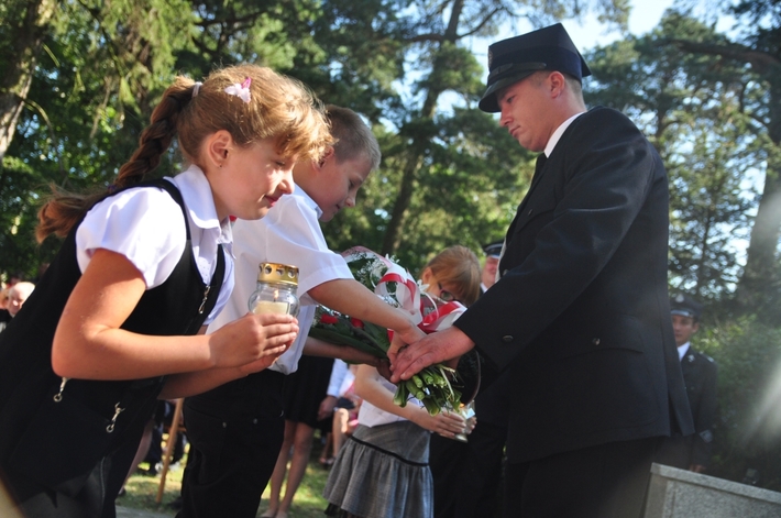 Gmina Lubiewo: Apel Poległych w Klonowie - ZDJĘCIA