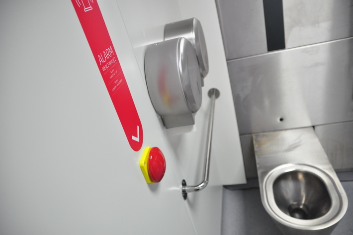 Przedziwny wypadek w publicznej toalecie! Zraniona... ZDJĘCIA