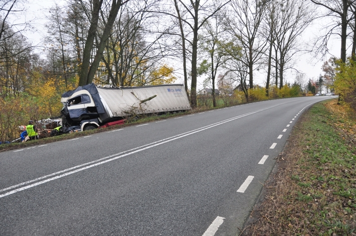 Tuchola-Chojnice: Wypadek tira za... Piastoszynem - ZDJĘCIA