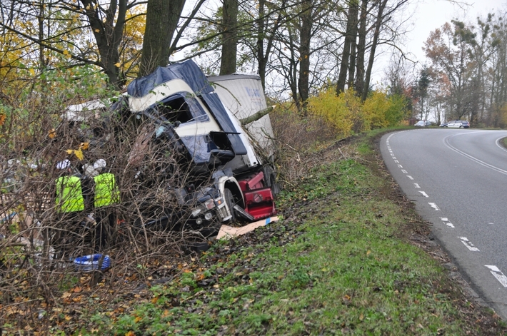 Tuchola-Chojnice: Wypadek tira za... Piastoszynem - ZDJĘCIA