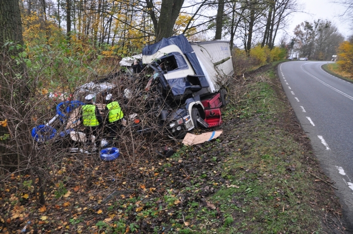 Tuchola-Chojnice: Wypadek tira za... Piastoszynem - ZDJĘCIA