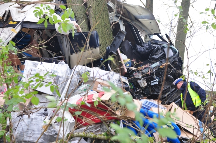 Tuchola-Chojnice: Wypadek tira za... Piastoszynem - ZDJĘCIA