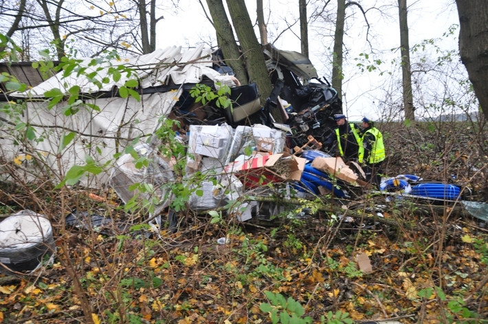 Tuchola-Chojnice: Wypadek tira za... Piastoszynem - ZDJĘCIA