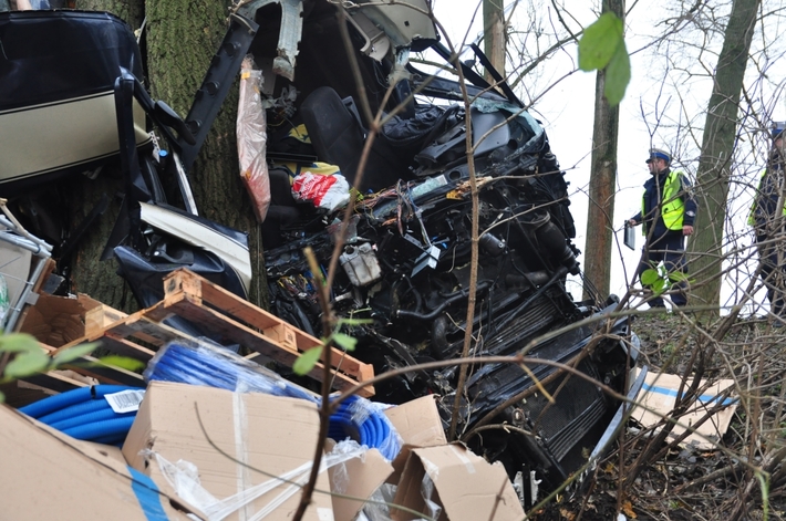 Tuchola-Chojnice: Wypadek tira za... Piastoszynem - ZDJĘCIA
