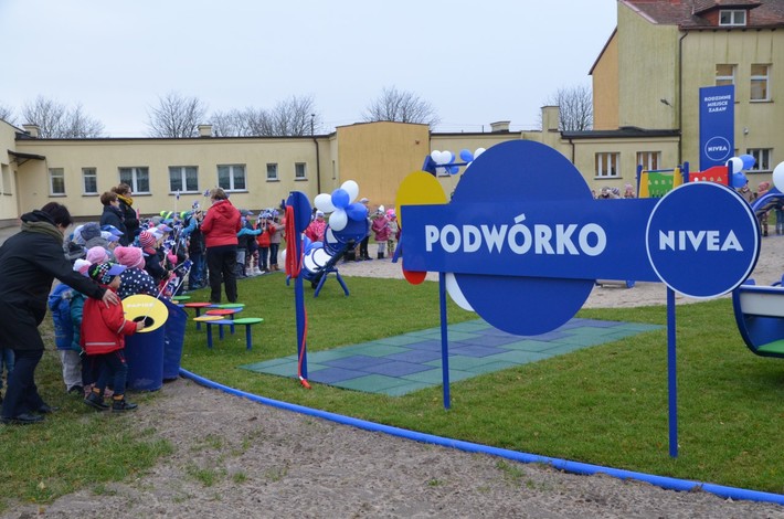 Kęsowo: Wstęga przecięta, podwórko Nivea otwarte - ZDJĘCIA