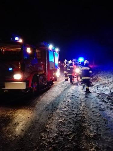 Tuchola-Chojnice: Zimowy paraliż na 240, karetka w rowie - FILM I ZDJĘCIA