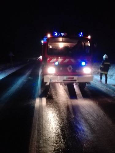 Tuchola-Chojnice: Zimowy paraliż na 240, karetka w rowie - FILM I ZDJĘCIA