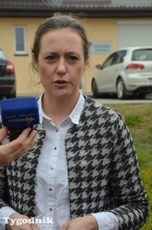 Przekazanie nowej karetki pogotowia dla Gostycyna