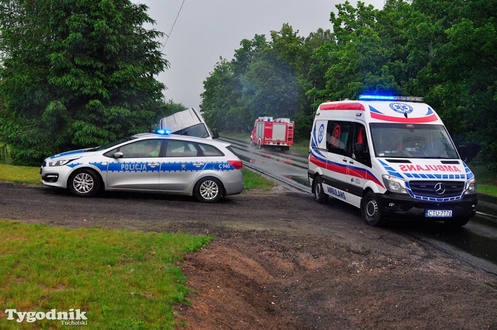 Za Tucholą. Dostawczak wypadł z drogi
